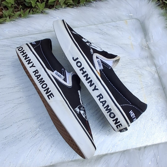 Vans + Johnny Ramone Graphic Signature Black Classic Shoes Unisex M6.5, W8 - Picture 5 of 16